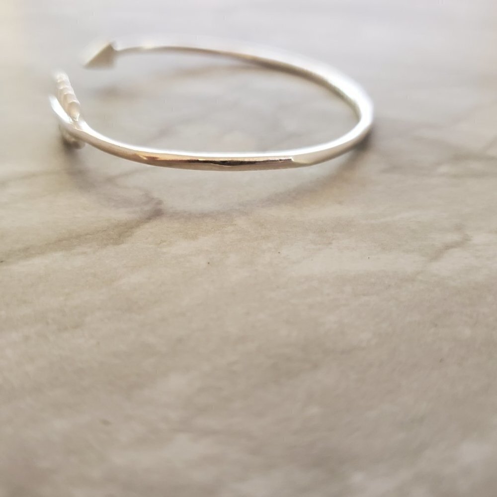 🏹 Stella and Dot Dainty Minimalist Gilded Arrow Cuff Bangle Bracelet 🏹 - Picture 2 of 6